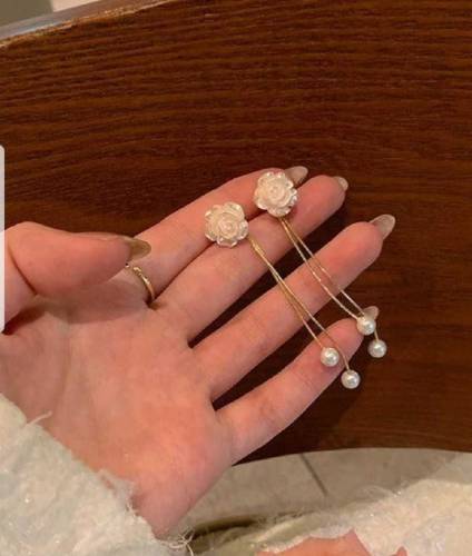 Elegant Pearl Flower Earrings 