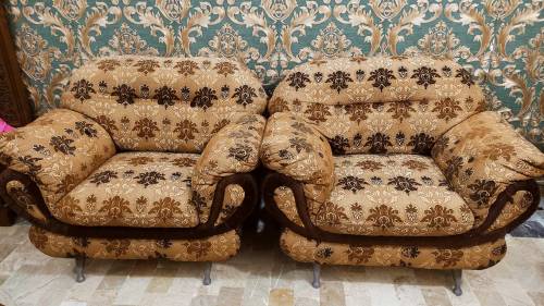 7 SEATER SOFA SET URGENT SALE