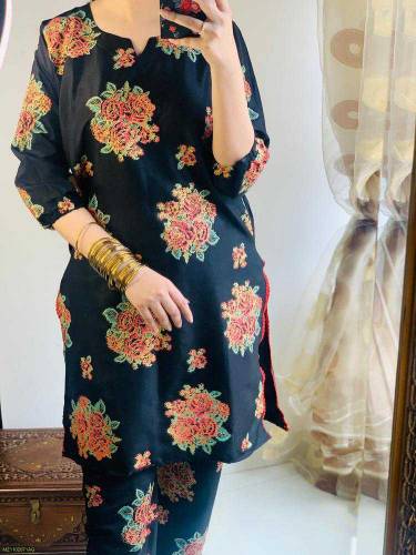 •  Fabric: Lawn•  Pattern: Embroidered•  