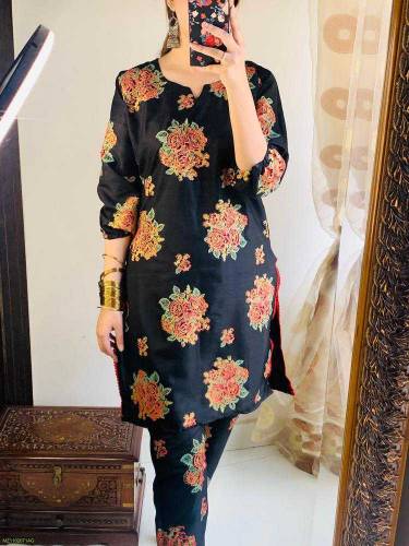 •  Fabric: Lawn•  Pattern: Embroidered•  