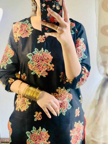 •  Fabric: Lawn•  Pattern: Embroidered•  