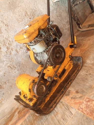 compactor plate engine Ey 20 heavy plat condition 10/10 watsap no 0340