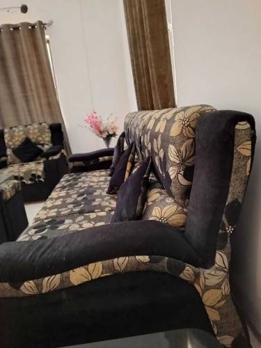 5 seater Sofa set with Center table and 4 portable stools 