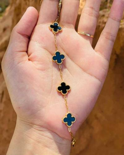 four leaf clover baracelet amazing and unique design 