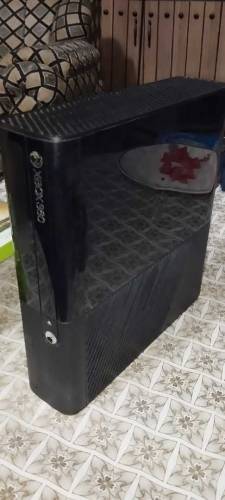 xbox 360 ultra slim new condition with free cds