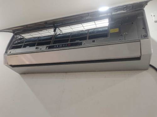 Gree AC G10 model Dc inverter Heat and cool Lush condition 
