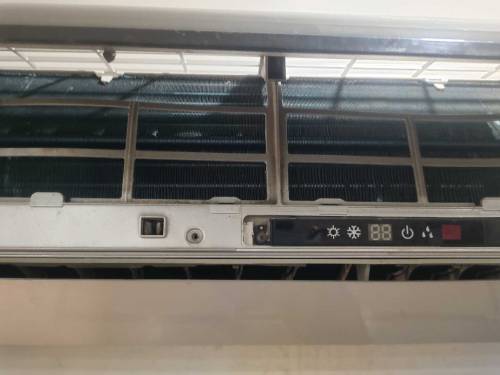 Gree AC G10 model Dc inverter Heat and cool Lush condition 