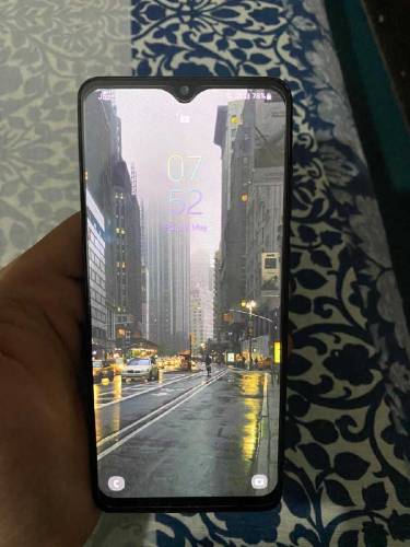 Selling my galaxy a31 in black colour very neat and clean condition