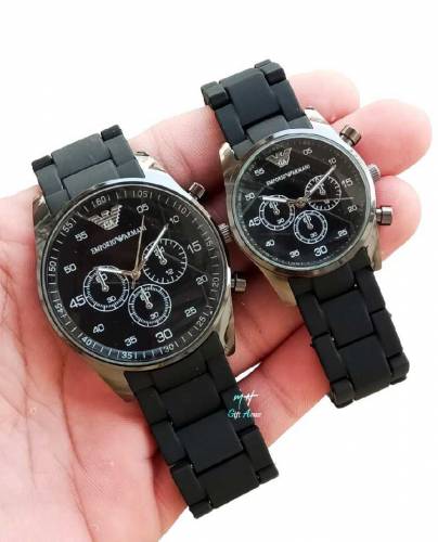 couple analogue watch 