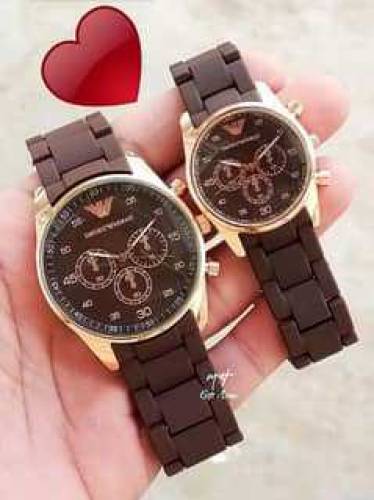 couple analogue watch 