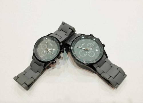 couple analogue watch 