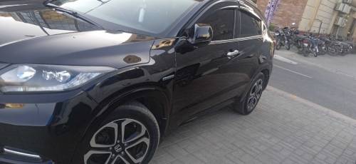 [5/9, 12:15 PM] Zohaib: Honda Vezel ZModel 2015Registered 2018Black Co
