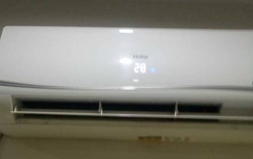 one season used 1.5 ton Haier invertor AC 