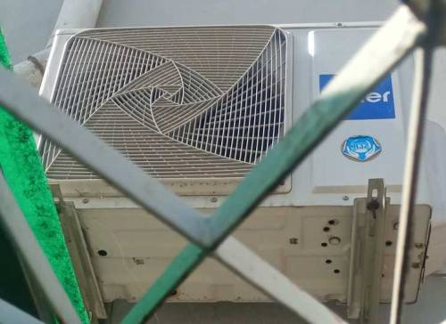 one season used 1.5 ton Haier invertor AC 