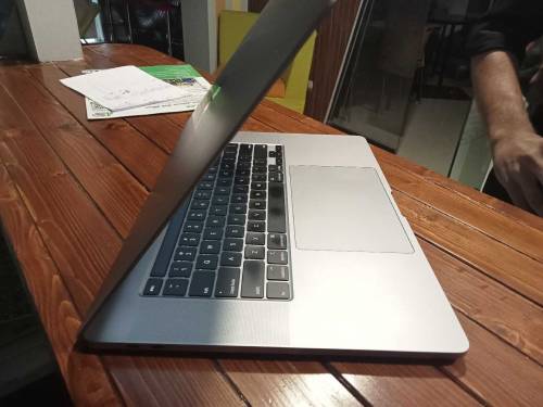 macbook pro late 2019