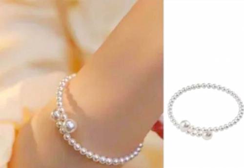 Beautiful Pearl Bracelet / Adjustable 