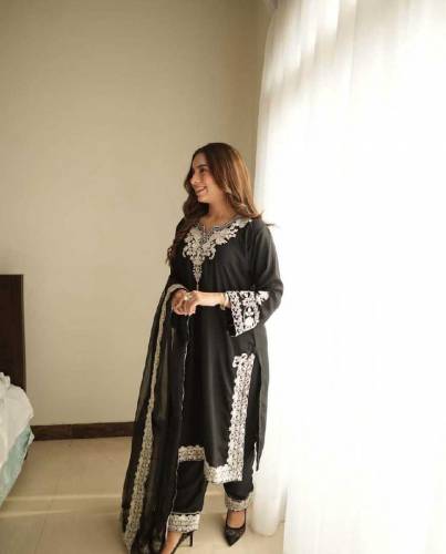 Organza  *3pc* Sizes : Medium & LargeType : Heavy Embroidery 3pc Stuff
