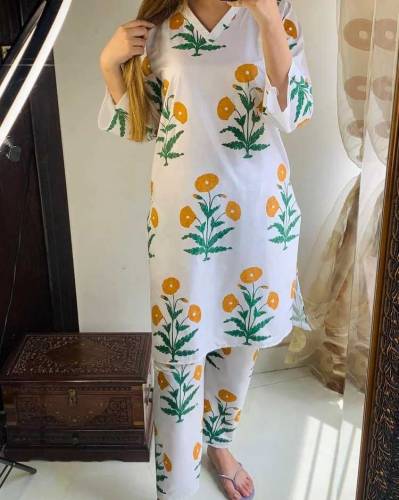 Woman's 2 Pcs Suit Stitched leaf Lines