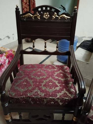 Sofa set of 2 chairs and 1 double sitter new condition argent sale.