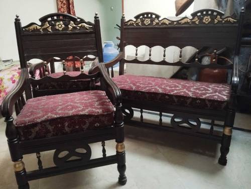 Sofa set of 2 chairs and 1 double sitter new condition argent sale.