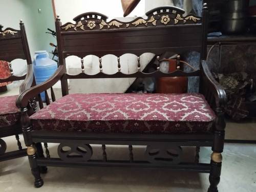 Sofa set of 2 chairs and 1 double sitter new condition argent sale.