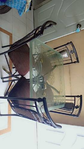 Dining table for 4 pers 