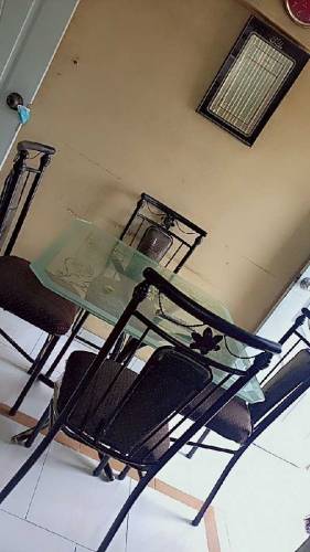 Dining table for 4 pers 