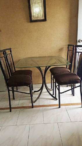 Dining table for 4 pers 