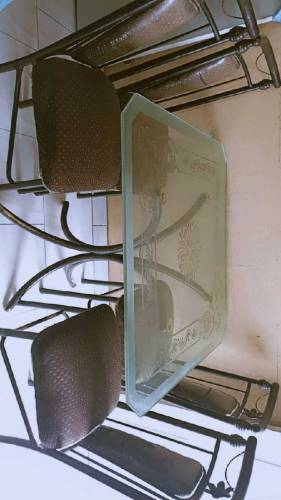 Dining table for 4 pers 