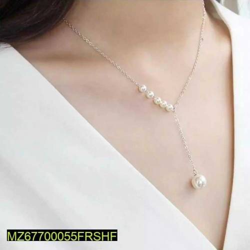 Metallic Pendant Necklaces 
