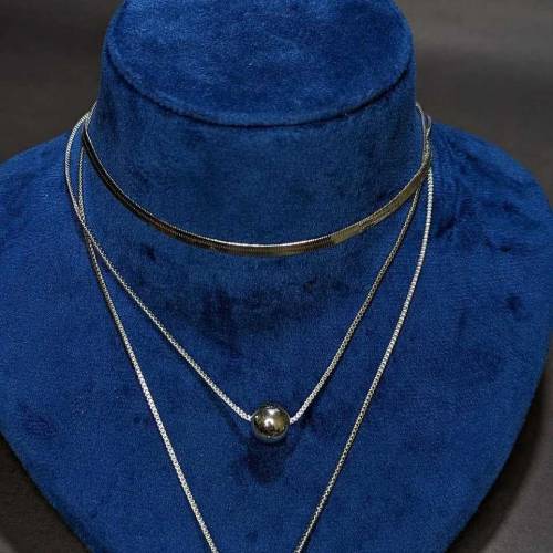 Metallic Pendant Necklaces 