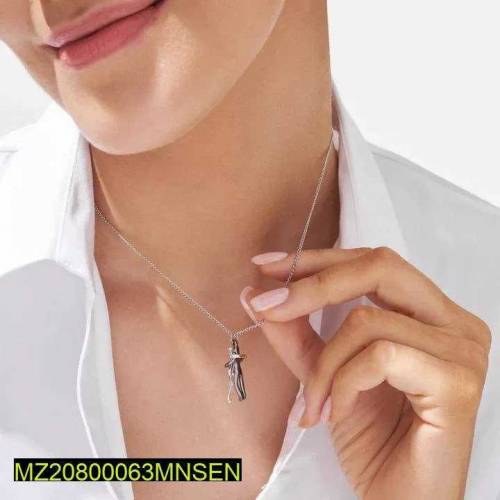 Metallic Pendant Necklaces 