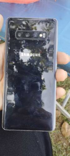 Samsung Galaxy S10 plus with small dot 