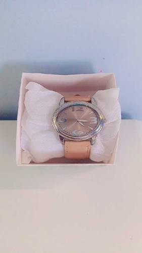 women watch 