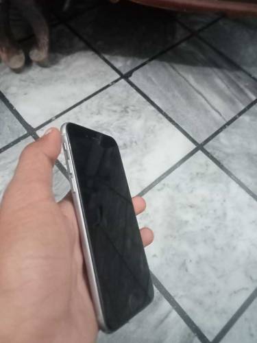 iphone 6 64 gb condition 10 by 10 cash on delivery availabe chat karai