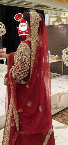 selling this beautiful new bridal dress wore only for 4-5 hours. 