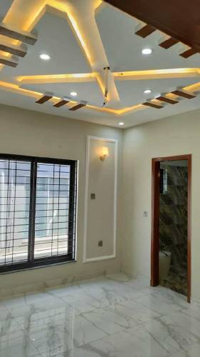 5 Marla house for sale in Parkveiw city Lahore near by Thokar Naiz Bai