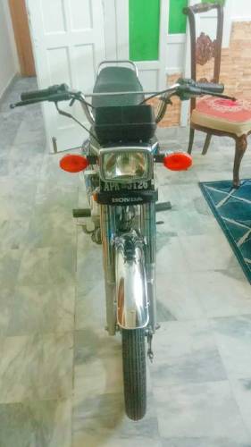 125 Honda bike for sell  22 bata 23 
