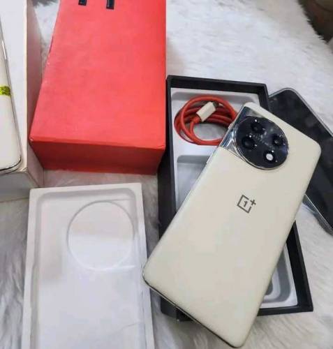 one plus 11. 12/256 gb 03241196127 my whatsapp number 