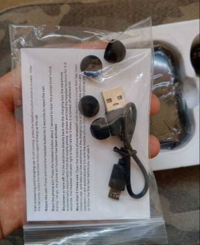 original M10 Bluetooth wireless earbud Almost 5-6 hours battery timing