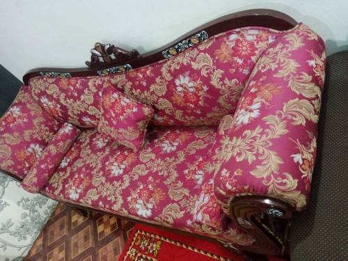 good condition Weldon dewan sofa 3 seater 