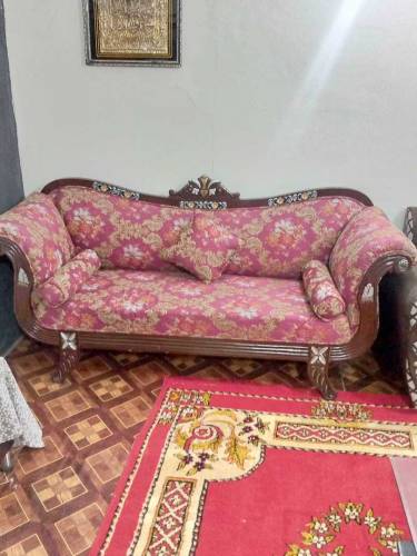 good condition Weldon dewan sofa 3 seater 