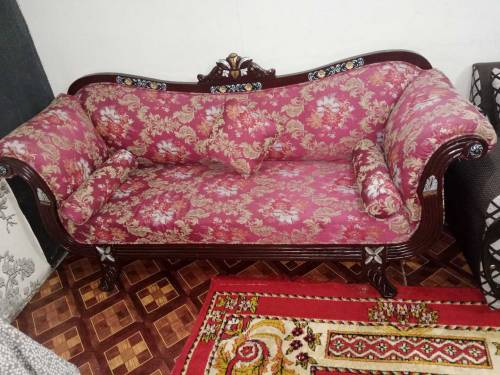good condition Weldon dewan sofa 3 seater 