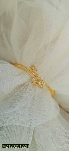 •  Material: Alloy•  Plating: Gold Plated•