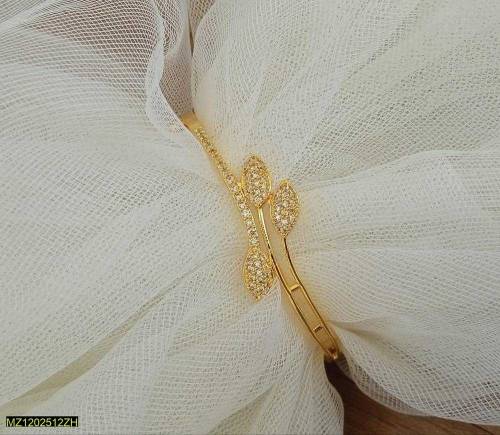 •  Material: Alloy•  Plating: Gold Plated•