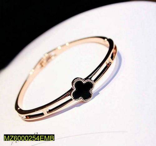 •  Plating: Golden Plated•  Type: Casual