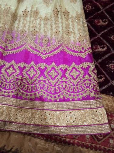 Mehndi bridal dress is lehnga 