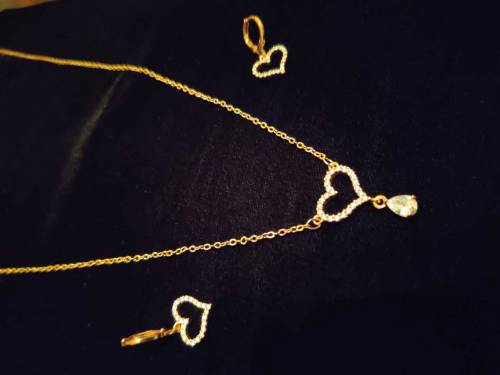 Introducing our exquisite golden heart-to-heart