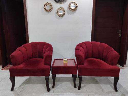2 chairs with table 