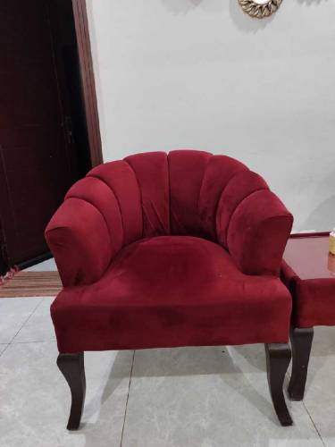 2 chairs with table 
